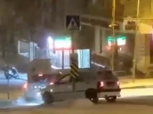 Buzlanan Yolda Sürücüler Zor Anlar Yaşadı