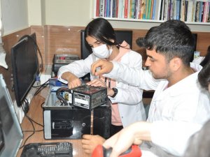 Öğrenciler Yüzlerce Bilgisayarın Çöp Olmasını Engelledi