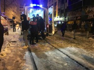 Eğlence Mekanında Bir Kadını Darp Etti, Dışarı Atılınca Dehşet Saçtı
