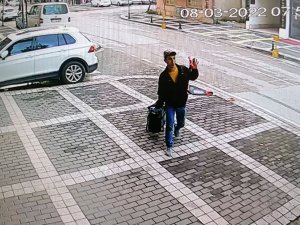 Taksi Durağında Araç İçinde Uyuyan Şoförü Gördü, Telefonu Çaldı