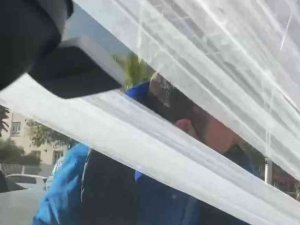 20 Lirayı Beğenmedi, 1 Kilometre Araç Üzerinde Gitti