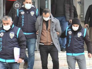 Kuyumcuda Dehşet: Sarrafı Boynundan Bıçakladı, Bileziği Çalıp Kaçtı