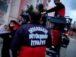 Evde Kilitli Kalan İki Kardeş İçin İtfaiye Seferber Oldu