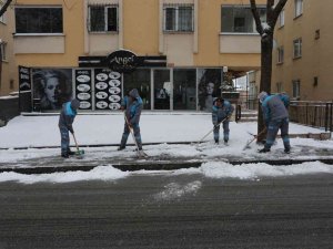 Karla Mücadele Ekipleri Ataşehir’de 7/24 Görev Başında