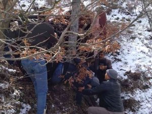 Manisa’da Otomobil Uçuruma Yuvarlandı: 2 Yaralı