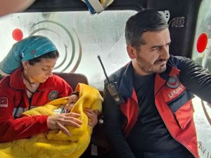 Yolları Kapanan Köylerdeki Hasta Bebekler İçin Ekipler Seferber Oldu