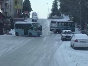 Sürücülerin Ve Vatandaşların Buzlu Yollarla İmtihanı Kameralara Yansıdı