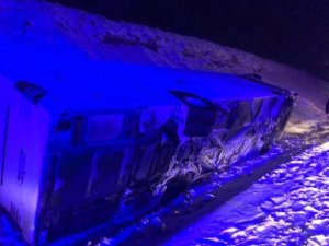 Malatya’da Yolcu Otobüsü Devrildi: 2 Yaralı