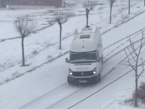 Buzda Araçların Dansı...o Anlar Kamerada