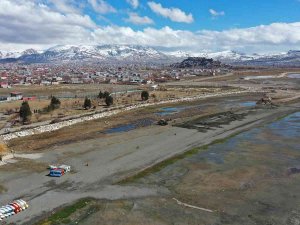 Van Büyükşehir Belediyesinden İ̇skele Sahiline Yeni Park