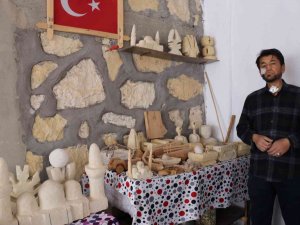 Kansere Yakalandı, Sanatla Hayata Tutundu