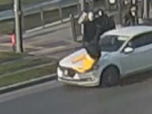 İ̇zmir’de Yaya Ve Motosikletlilerin Karıştığı Kazalar Kamerada
