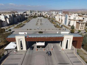 Nevü’de İlk Kez Yabancı Dil Sınavı Yapıldı