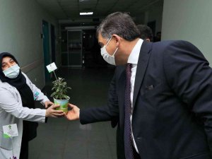 Fadıloğlu, Sağlık Çalışanlarını Ziyaret Etti