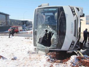 Gaziantep’te İşçi Servisi Devrildi: 3 Yaralı
