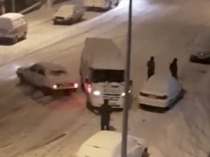 Yollar Çarpışan Araba Pistine Döndü, Kazalar Peş Peşe Geldi