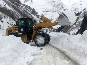 Bayburt - Araklı Yolu Kardan Ulaşıma Kapandı