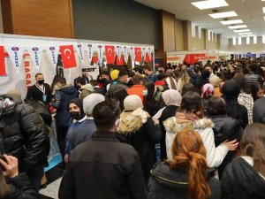 İ̇pekyolu Kariyer Fuarı’na Öğrenci Akını