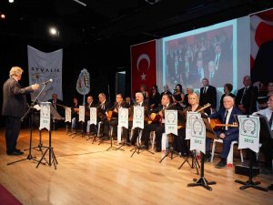 Ayvalık Eğitime Destek Derneği Yararına, Korist Ömer Öner’in Anısına Konser Düzenlendi