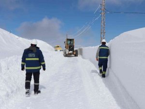 2 Metre Karda 4 Saatte Bölgeye Ulaştılar
