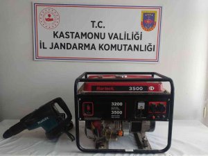 Elektriksiz Kalınca Jeneratörünün Çalındığını Fark Etti