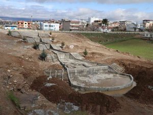 Kanal Boyu 2. Etap Parkın Yapım Çalışmaları Sürüyor