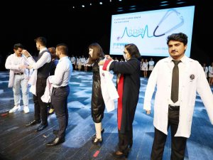 Gaün’de Hekim Adaylarının Beyaz Önlük Giyme Heyecanı