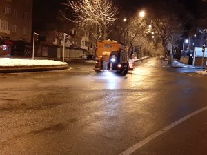 Kahramanmaraş’ta Buzlanmaya Karşı Gece Mesaisi