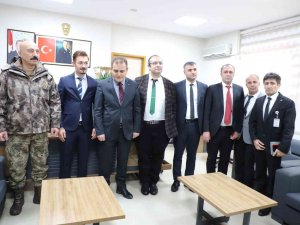 Vali Akbıyık Sağlık Çalışanlarının Bayramını Kutladı