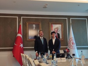 Bakan Kasapoğlu, Formula 2 Pilotu Cem Bölükbaşı’nı Kabul Etti