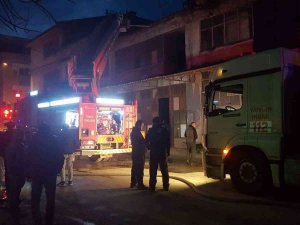 Bursa’da Mobilya İmalathanesine Korkutan Yangın