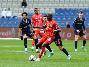 Spor Toto Süper Lig: Medipol Başakşehir: 0 - Antalyaspor: 1 (İ̇lk Yarı)