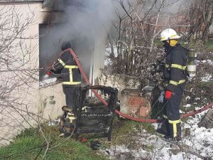 Metruk Bina Alevlere Teslim Oldu