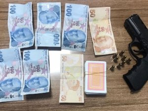 Kıraathaneyi Kumarhaneye Çeviren Şahıslar Masa Başında Yakalandı