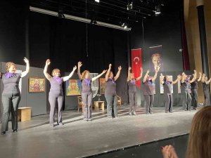 Marmaris’te “Oyunun Adı Yok” İsimli Tiyatro Oyunu Sahnelendi
