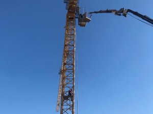 50 Metre Yükseklikte Rahatsızlanınca Yardımına İtfaiye Ekipleri Yetişti