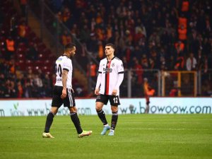 Beşiktaş Bu Sezon İlk Derbi Mağlubiyetini Aldı