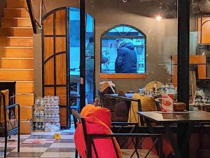 - Taksim’de Silahlı Saldırgan Kafede Dehşet Saçtı: 2 Yaralı