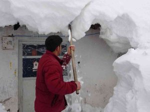 Bitlis’e Bu Kış Yağan Karın Kalınlığı 9 Metreye Yaklaştı