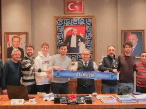 İ̇şitme Engelli İki Başarılı Sporcuyu Tebrik Etti