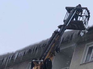 Erzurum’da Buz Kırma Timleri İş Başında