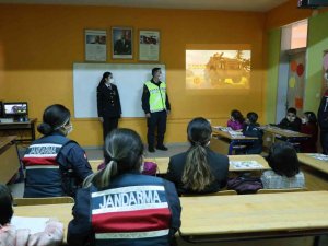 Öğrenciler Çizgi Film İzleyerek Eğitim Aldı