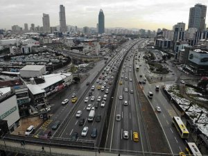 İ̇stanbul’da Kar Geride Kaldı, Trafik Yüzde 60’ı Buldu