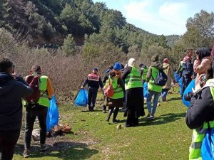 İ̇zmir’de Jandarma Ve Vatandaşlar, Doğa Temizliği Yaptı