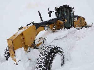 Ağrı’da "Kar Kaplanları" Kapanan Yollar İçin Seferber Oldu