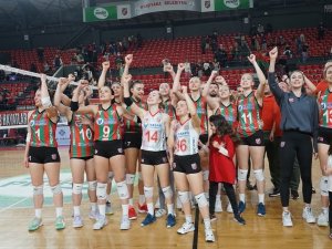 Karşıyaka Kadın Voleybol Takımı’nda Play-off Heyecanı