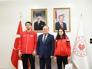 Zonguldaklı İ̇rem, İ̇şitme Engelliler Masa Tenisi Şampiyonasında İkinci Oldu