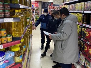 Cumayeri’nde Zabıta Marketleri Denetledi