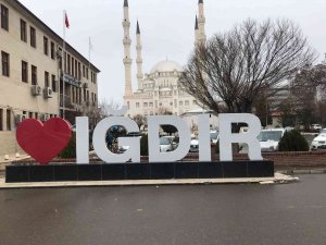 Iğdır’da Kar Yağışı Ve Soğuk Hava Etkili Oluyor