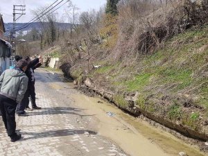 Evler İçin Tehlike Oluşturan Heyelan, Set Olarak Çekilen Duvarları Yıktı